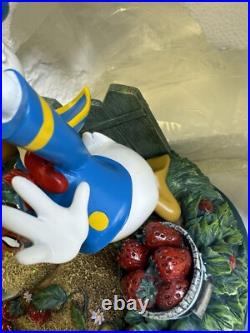 Vintage Disney Donald Duck Song Musical Snow Globe Donald Chip & Dale In Box Vintage Disney Donald Duck Song Musical Snow Globe Donald Chip & Dale In Box