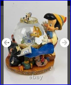 Vintage Disney Pinocchio Toyland Fishbowl Cleo Figoro Musical Snow Globe Jiminy