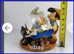 Vintage Disney Pinocchio Toyland Fishbowl Cleo Figoro Musical Snow Globe Jiminy
