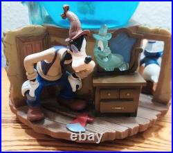 Vtg Walt Disney Mickey, Donald, Goofy Lonesome Ghosts #96316 Musical Snow Globe