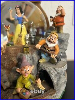 WDW Walt Disney Snow White Seven Dwarfs Snow Globe Limited Edition 2007 Collect