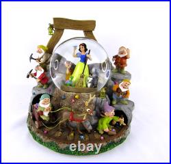 WDW Walt Disney Snow White Seven Dwarfs Snow Globe Whistle While you Work 2007