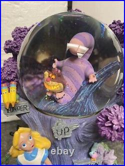 Walt Disney Alice in Wonderland Light Up Cheshire Cat Smile Snowglobe in Box