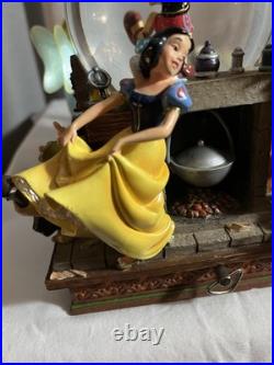 Walt Disney PINOCCHIO x SNOW WHITE Musical Snow Globe excellent condition