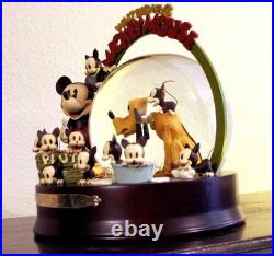 Walt Disney Snow Globe Mickey Mouse Pluto 75th Year 2008 Kevin Kidney Jody Daily