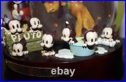 Walt Disney Snow Globe Mickey Mouse Pluto 75th Year 2008 Kevin Kidney Jody Daily