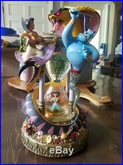 Walt Disney World Aladdin Hourglass Snowglobe Waterglobe Beautiful