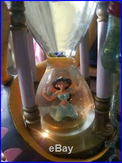 Walt Disney World Aladdin Hourglass Snowglobe Waterglobe Beautiful