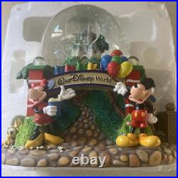 Walt Disney World musical snow globe Retired With Working Lights #1510010 In Box